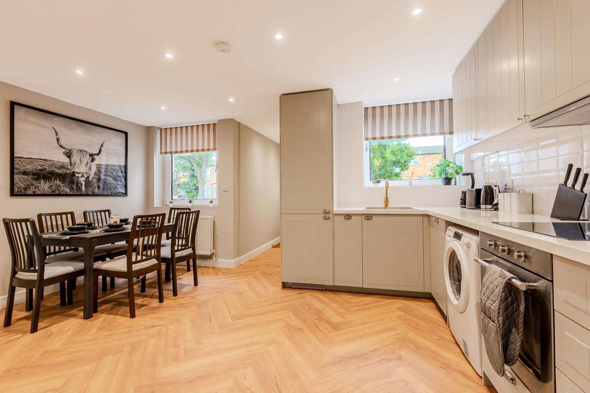 Ferienhaus Battersea Spacious Perfect For Family And Groups With Free Parking Sleep 8